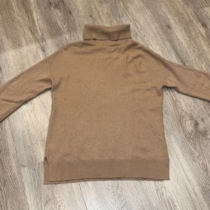 Halogen, 100% Cashmere Turtleneck, Side Slits, Size S/M.